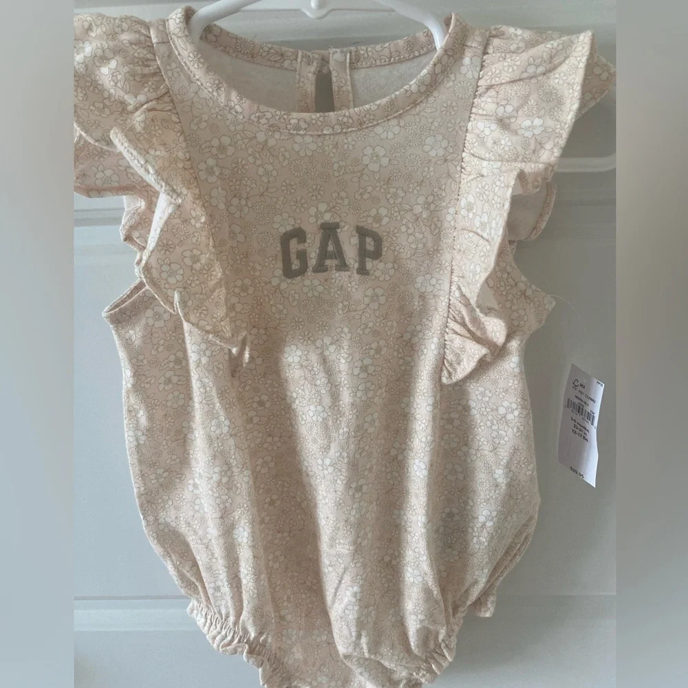 NWT Gap Floral Ruffled Romper Size 3-6